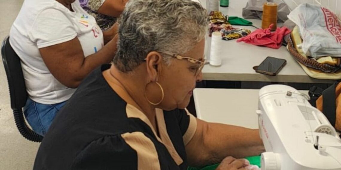 Projeto de Costura do CEU da Grande São Pedro, em Vitória, é finalista do edital nacional de Boas Práticas dos CEUs das Artes, destacando inclusão social e geração de renda.