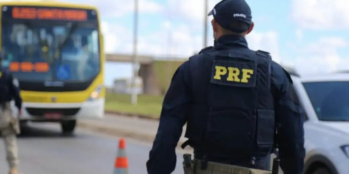 Operação Semana Santa 2026 da PRF registra 808 acidentes, 57 mortes e milhares de infrações nas rodovias federais do Brasil.