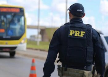 Operação Semana Santa 2026 da PRF registra 808 acidentes, 57 mortes e milhares de infrações nas rodovias federais do Brasil.