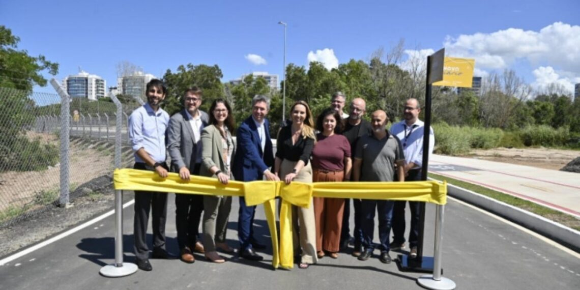 Vitória inaugura novo acesso ao aeroporto com investimento de R$ 10 milhões. Obra promete melhorar mobilidade e impulsionar desenvolvimento urbano.