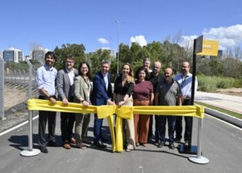 Vitória inaugura novo acesso ao aeroporto com investimento de R$ 10 milhões. Obra promete melhorar mobilidade e impulsionar desenvolvimento urbano.