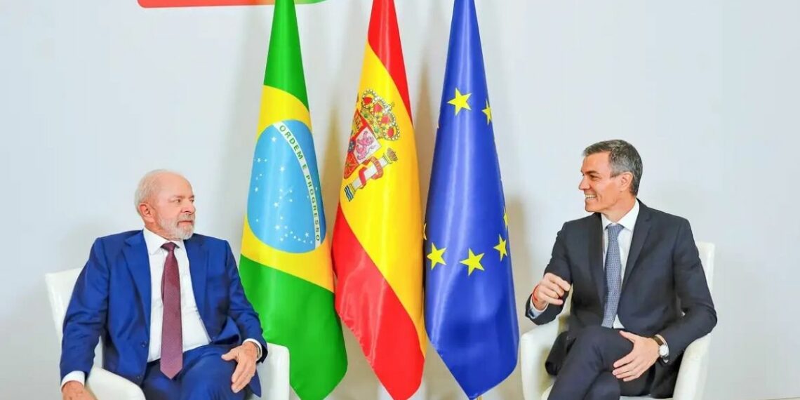 Brasil e Espanha assinam acordos em tecnologia, economia e inclusão social durante cúpula em Barcelona. Parcerias envolvem big techs, IA, minerais estratégicos e combate à desigualdade.