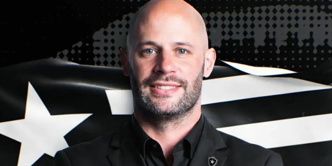 Botafogo anuncia o técnico português Franclim Carvalho, que assinou contrato até 2027 e substitui Martín Alsemi no comando da equipe.