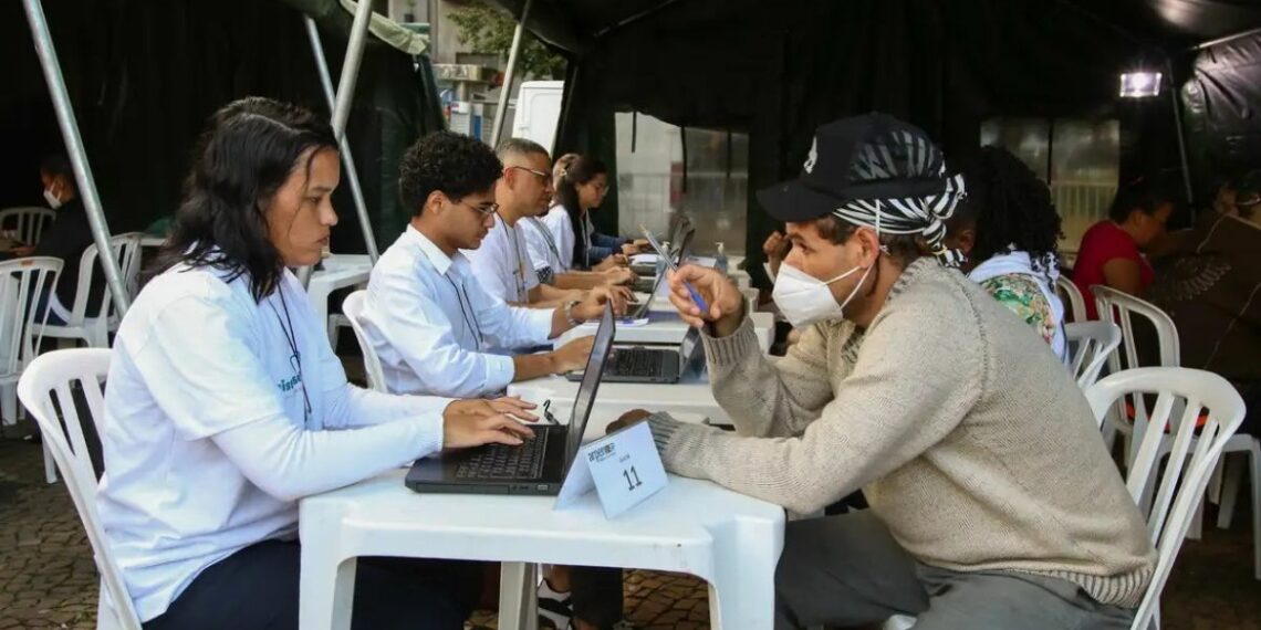 Cartórios de todo o Brasil participam da Semana Nacional do Registro Civil, oferecendo emissão gratuita de documentos e serviços assistenciais à população vulnerável.