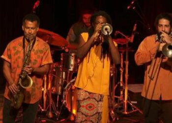 Programa Cena Musical exibe show especial da banda Afrojazz na TV Brasil, celebrando 10 anos de trajetória com releituras e músicas autorais.
