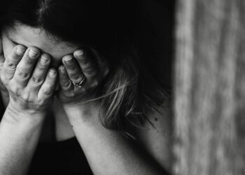 Projeto de lei apresentado na Assembleia Legislativa prevê prioridade no atendimento do setor público estadual para mulheres em situação de violência doméstica, fortalecendo a proteção garantida pela Lei Maria da Penha.