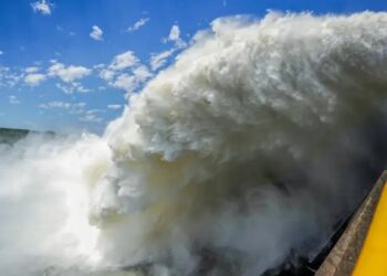 Brasil e Paraguai negociam a revisão do Anexo C do Tratado de Itaipu, com expectativa de redução da tarifa de energia a partir de 2027 e investimentos de US$ 900 milhões em modernização.