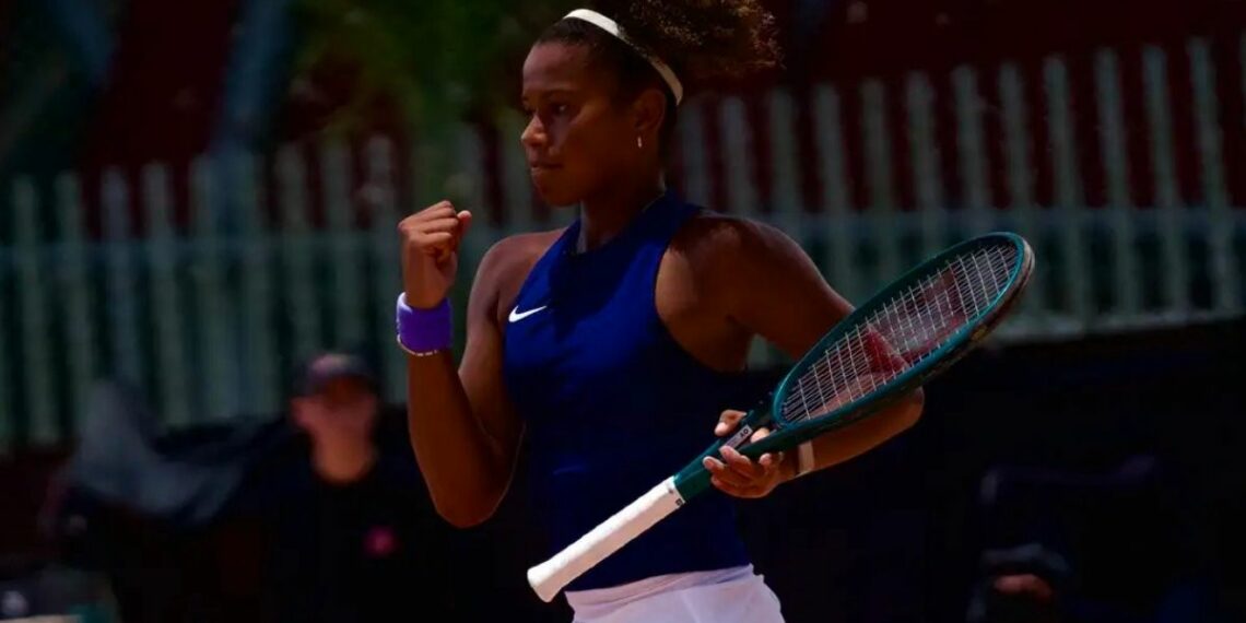 Brasil vence o México e garante vaga no playoff mundial da Billie Jean King Cup. Confrontos decisivos ocorrerão em novembro.