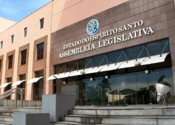 Assembleia Legislativa do ES suspende expediente nos dias 20 e 21 por ponto facultativo e feriado de Tiradentes; atendimento retorna na quarta (22).