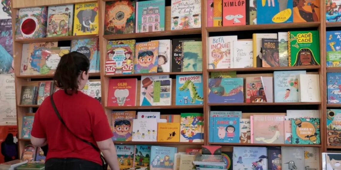 Plano Nacional do Livro e Leitura 2026-2036 começa a valer e estabelece metas para ampliar bibliotecas e incentivar a leitura no Brasil.
