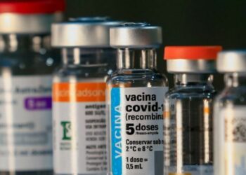 Ministério da Saúde distribui mais 2,2 milhões de doses da vacina contra Covid-19, garantindo estoque nacional e reforçando a proteção de grupos vulneráveis.