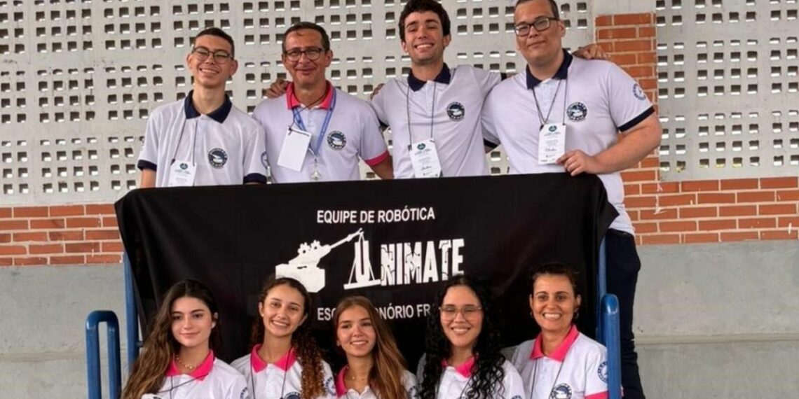 Alunos da EEEFM Honório Fraga conquistam o 1º lugar no II Torneio e Mostra Tecnológica de Robô do Ifes, destacando-se em programação e trabalho em equipe.