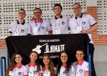 Alunos da EEEFM Honório Fraga conquistam o 1º lugar no II Torneio e Mostra Tecnológica de Robô do Ifes, destacando-se em programação e trabalho em equipe.