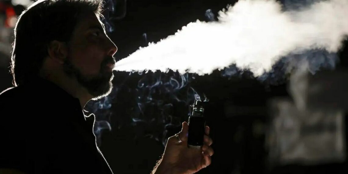 Inca, Fiocruz e instituições de pesquisa desenvolvem carta com recomendações para estudos sobre cigarros eletrônicos e vapes, visando fortalecer políticas públicas de saúde no Brasil.
