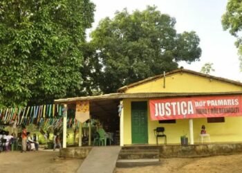 Julgamento dos acusados pela morte da líder quilombola Mãe Bernadete é retomado em Salvador. Crime ocorreu em 2023 e teve grande repercussão nacional.