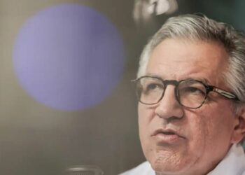 Ministério da Saúde lança programa com R$ 120 milhões para pesquisa clínica e inovação no SUS, visando novos tratamentos, vacinas e autonomia na saúde.