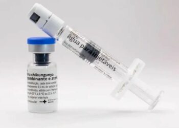 Dourados inicia vacinação contra chikungunya para conter surto da doença, com meta de imunizar 43 mil pessoas.
