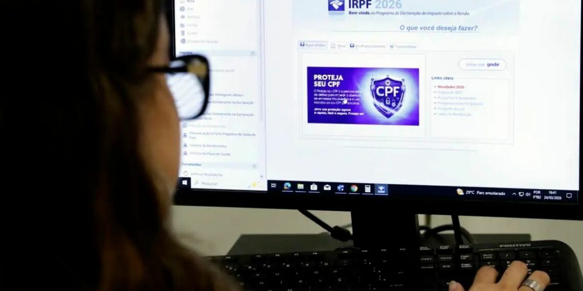 Receita Federal informa que mais de 11 milhões de declarações do Imposto de Renda 2026 já foram entregues, com predominância do modelo pré-preenchido e redução das retenções na malha fina.