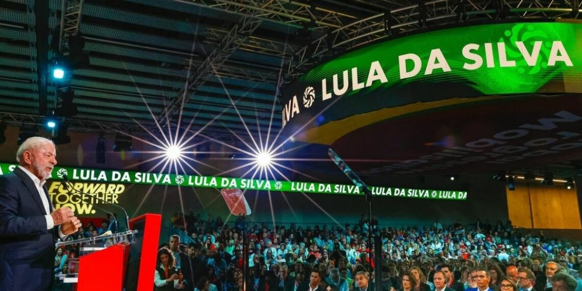 Em evento na Espanha, Lula critica desigualdade, neoliberalismo e extrema-direita, e defende democracia com justiça social e cooperação internacional.
