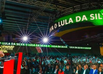 Em evento na Espanha, Lula critica desigualdade, neoliberalismo e extrema-direita, e defende democracia com justiça social e cooperação internacional.