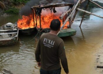 Operação na Terra Indígena Yanomami supera 10 mil ações, destrói estruturas ilegais e gera prejuízo de R$ 683 milhões ao garimpo. Estratégia reduz avanço da atividade em 98%.
