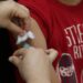 Campanha de vacinação nas escolas pretende imunizar 27 milhões de estudantes e ampliar cobertura vacinal com apoio do aplicativo Meu SUS Digital.