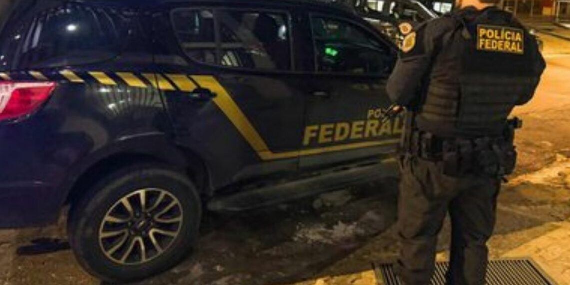 Operação Narcofluxo da Polícia Federal combate organização criminosa suspeita de lavar mais de R$ 1,6 bilhão por meio de dinheiro em espécie e criptoativos em diversos estados do Brasil.