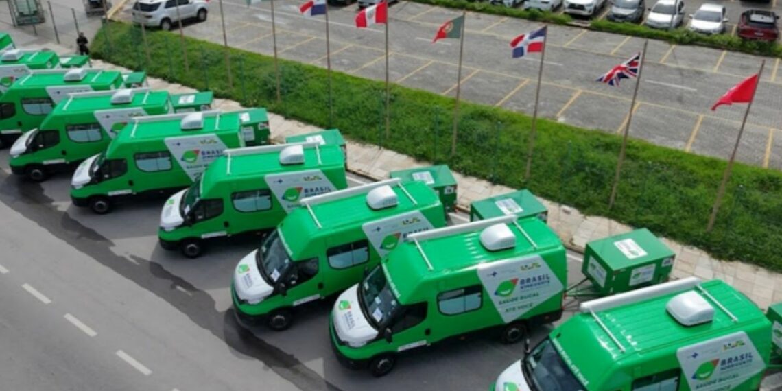 Governo federal entrega veículos para transporte de pacientes do SUS no Ceará e anuncia investimentos de mais de R$ 400 milhões em saúde.