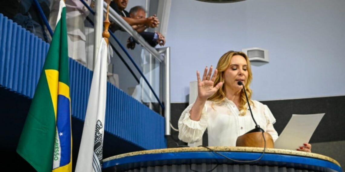 Pela primeira vez, Vitória será comandada por uma mulher. Cristhine Samorini assume a Prefeitura até 2028 e promete fortalecer políticas públicas, inovação e qualidade de vida na capital capixaba.