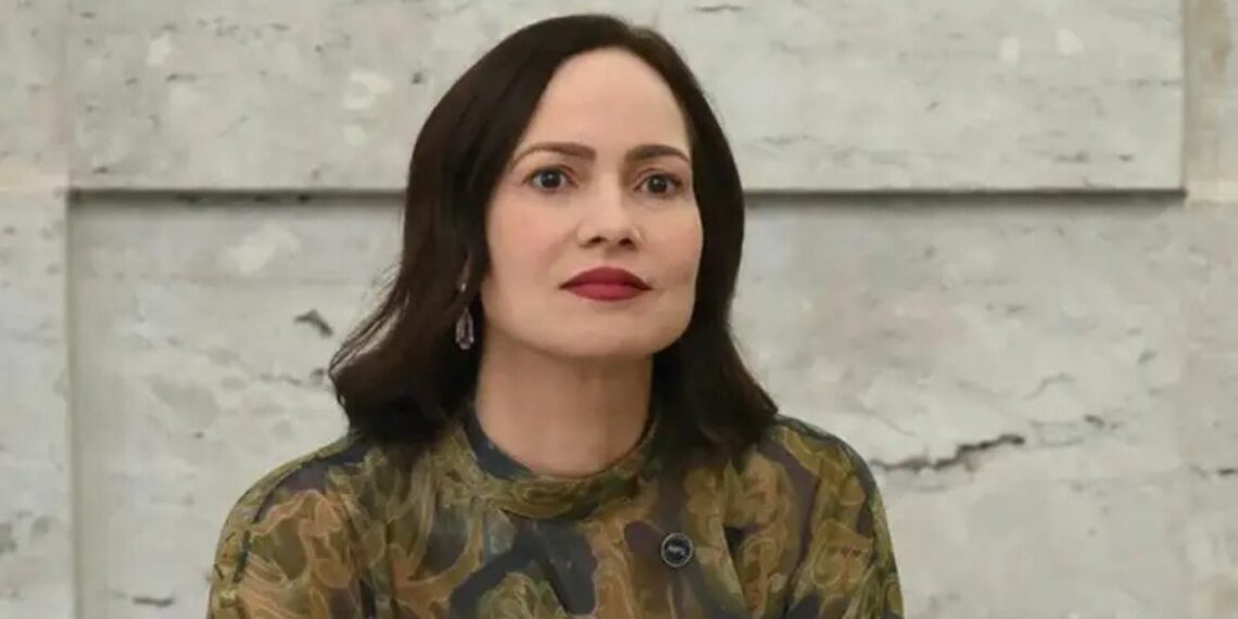 Ana Cristina Viana Silveira é a nova presidente do INSS. Servidora de carreira, ela assume o cargo com o desafio de agilizar a análise de benefícios e melhorar o atendimento aos segurados.