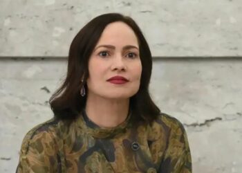 Ana Cristina Viana Silveira é a nova presidente do INSS. Servidora de carreira, ela assume o cargo com o desafio de agilizar a análise de benefícios e melhorar o atendimento aos segurados.