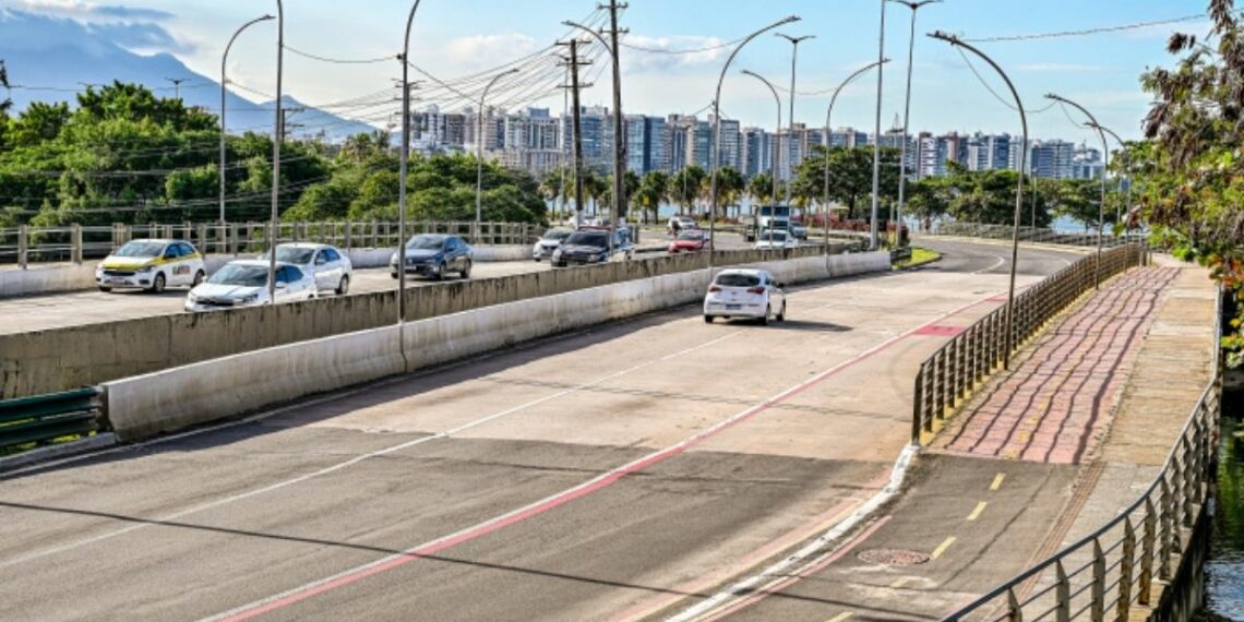 Passarela e ciclovia da Ponte de Camburi serão interditadas para manutenção; faixa de veículos será liberada para pedestres e ciclistas em Vitória.
