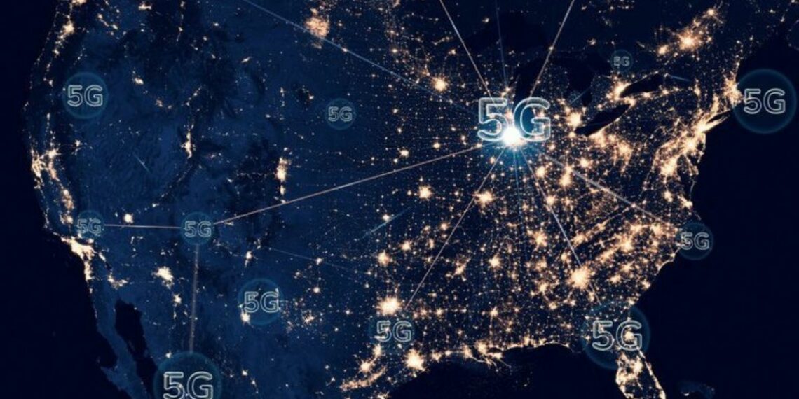 Brasil ultrapassa 60 milhões de acessos ao 5G e avança na inclusão digital com expansão do 4G em áreas rurais e conexão de mais de 99 mil escolas públicas.