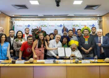 Governo do Brasil anuncia o Programa Nacional de Saneamento Indígena e amplia investimentos na saúde dos povos originários, com novas unidades de saúde, mutirões e ações de qualificação profissional.