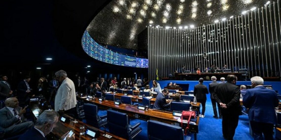Senado vota projetos que regulamentam as atividades de inteligência no Brasil e instituem o Dia Nacional em Memória das Vítimas da Covid-19, a ser celebrado em 12 de março.