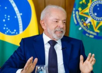 Lula diz que pode acabar com apostas on-line no Brasil, mas decisão depende do Congresso. Presidente alerta para impactos sociais, familiares e riscos à saúde.