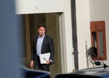 O ex-deputado Alexandre Ramagem foi detido pelo serviço de imigração dos EUA. Condenado pelo STF por tentativa de golpe, ele é alvo de pedido de extradição do governo brasileiro.