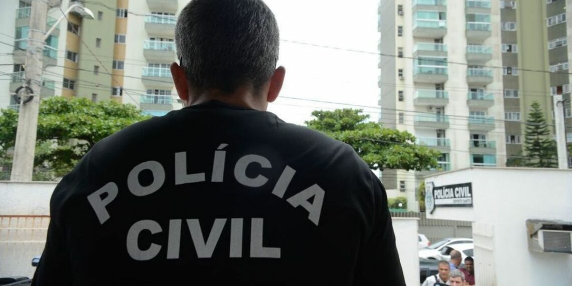 Polícia Civil prende médico e enfermeira em clínica de São Conrado por uso de medicamentos irregulares. Operação Monjauro apreende produtos proibidos e vencidos.