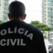 Polícia Civil prende médico e enfermeira em clínica de São Conrado por uso de medicamentos irregulares. Operação Monjauro apreende produtos proibidos e vencidos.