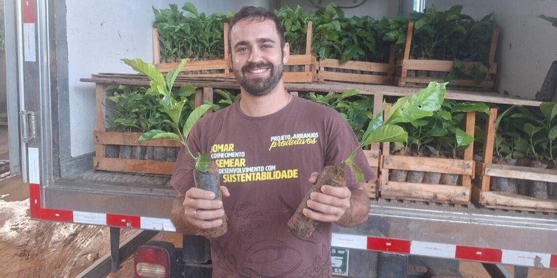 Caravana do Projeto Arranjos Produtivos entrega 161,5 mil mudas a agricultores familiares em seis cidades do norte do Espírito Santo.