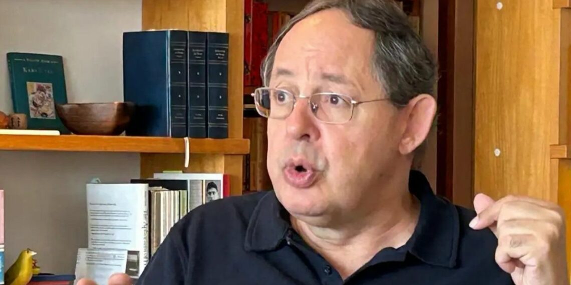 Eduardo Giannetti analisa o fim da hiperglobalização, impactos na economia global e oportunidades estratégicas para o Brasil em cenário de mudanças.