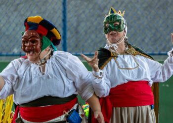 Turnê gratuita do espetáculo “O Rei de Quase Tudo”, do Grupo Rerigtiba, percorre escolas públicas do Espírito Santo com atividades culturais voltadas às infâncias.