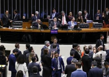 Presidente do Congresso, Davi Alcolumbre, convoca sessão para 30 de abril que analisará o veto de Lula ao PL da Dosimetria, relacionado a condenados por atos antidemocráticos.
