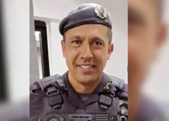 Tenente-coronel acusado de feminicídio em SP é transferido para reserva com salário quase integral; processo administrativo continua.