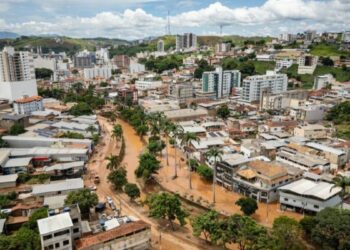 O Governo do Brasil começou a pagar o Auxílio Reconstrução para famílias atingidas pelas chuvas em Juiz de Fora e Ubá. Benefício de R$ 7,3 mil é pago em parcela única pela Caixa.