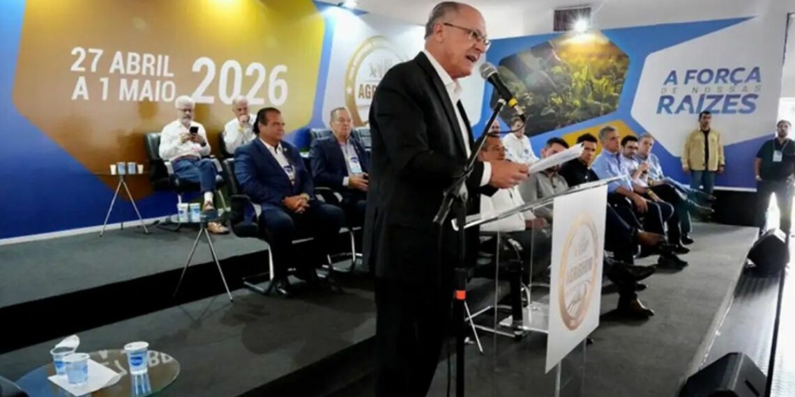 Governo anuncia R$ 10 bilhões em crédito para modernizar máquinas agrícolas. Medida inclui renegociação de dívidas e incentivo à inovação no campo.