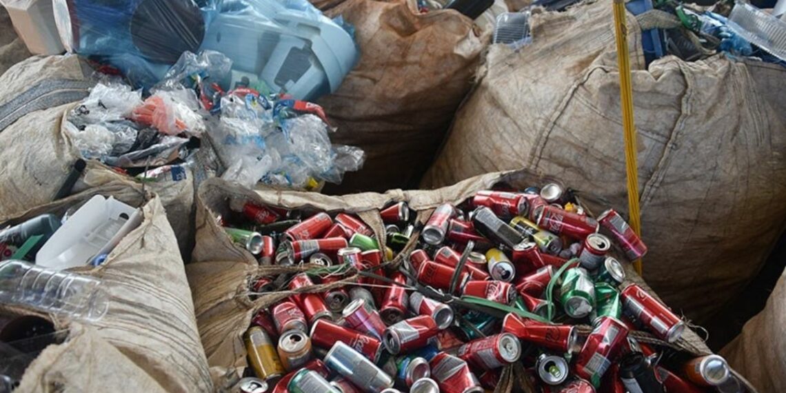 Lei sancionada em 2026 assegura incentivos fiscais de PIS/Pasep e Cofins para materiais recicláveis, fortalece a reciclagem e impulsiona a Política Nacional de Resíduos Sólidos no Brasil.