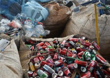 Lei sancionada em 2026 assegura incentivos fiscais de PIS/Pasep e Cofins para materiais recicláveis, fortalece a reciclagem e impulsiona a Política Nacional de Resíduos Sólidos no Brasil.