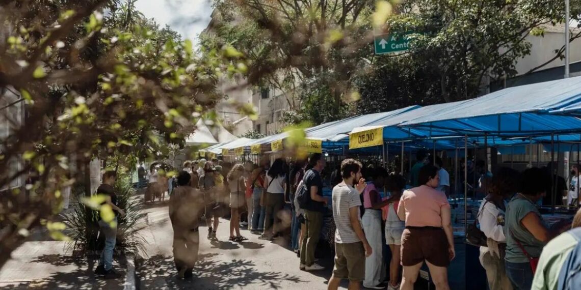 A 2ª Feira do Livro da Rocha ocupa o bairro do Bixiga, em São Paulo, com programação gratuita, debates, oficinas, música, literatura e homenagens à escritora Thereza Santos.