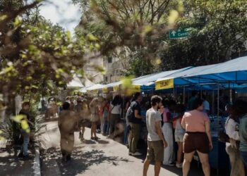 A 2ª Feira do Livro da Rocha ocupa o bairro do Bixiga, em São Paulo, com programação gratuita, debates, oficinas, música, literatura e homenagens à escritora Thereza Santos.